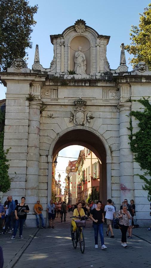 Sarzana'S Rooms Bagian luar foto