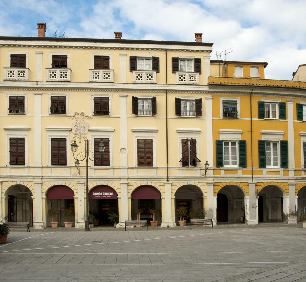 Sarzana'S Rooms Bagian luar foto